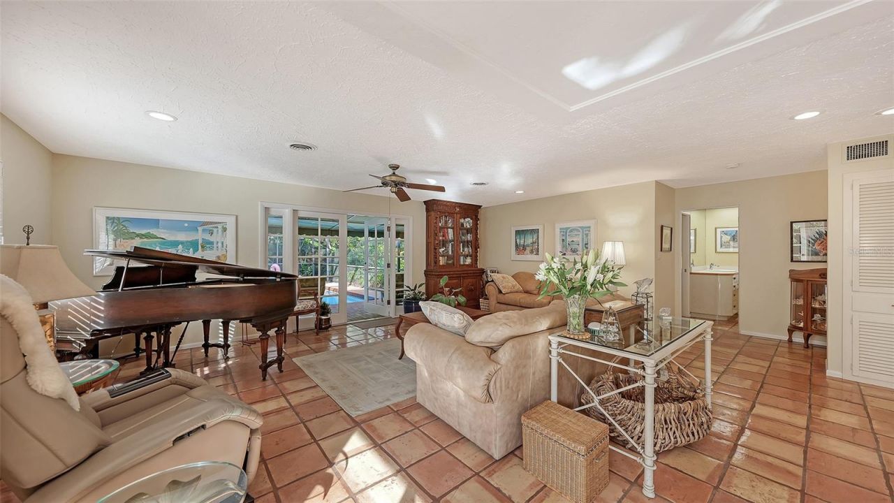 1672 Shoreland Drive, Sarasota, FL 34239 Photo