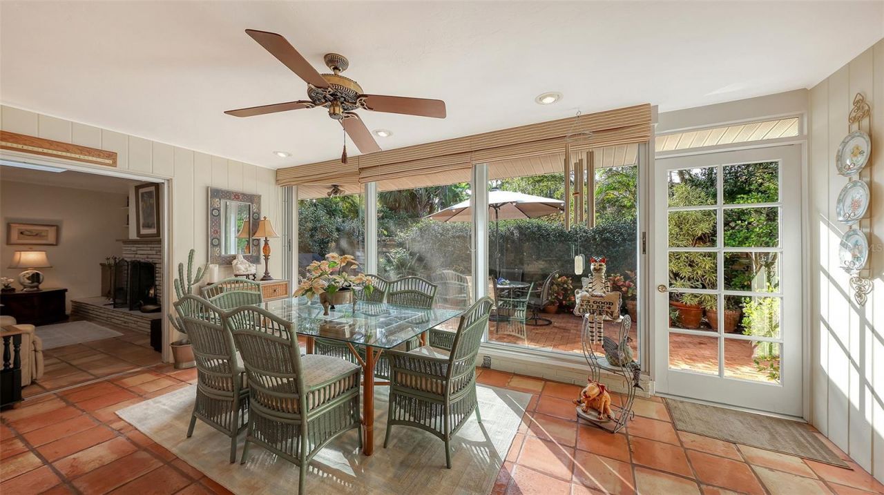 1672 Shoreland Drive, Sarasota, FL 34239 Photo