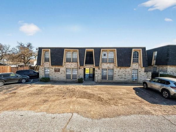 705 E Worth Street, Grapevine, TX 76051