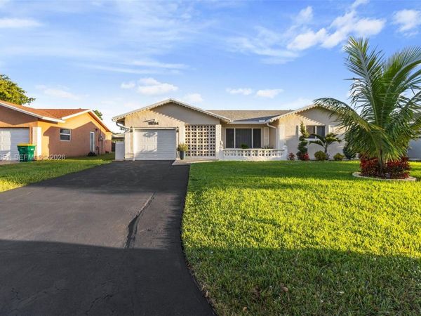 8014 NW 101st Ave, Tamarac, FL 33321