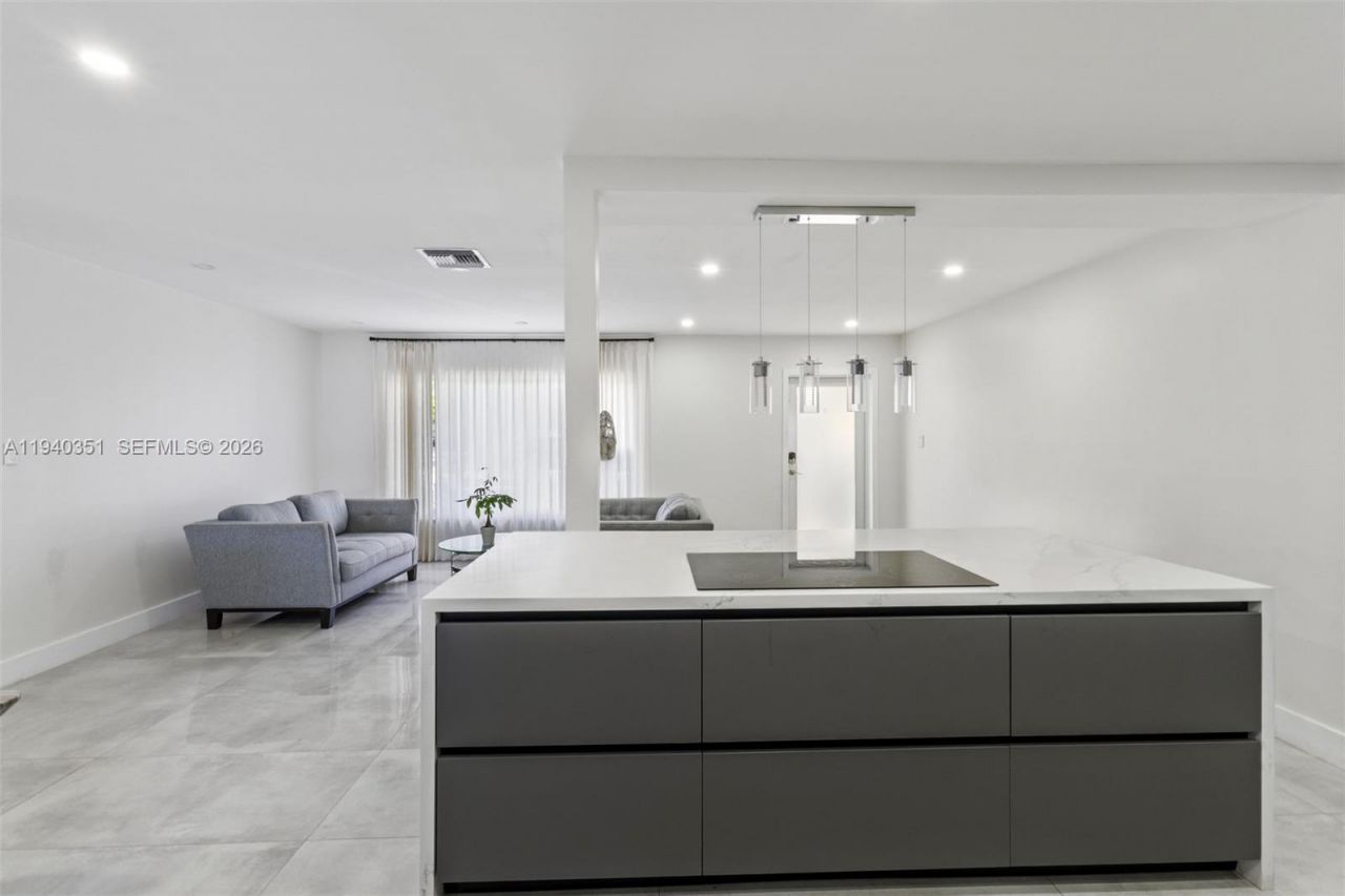 8014 NW 101st Ave, Tamarac, FL 33321 Photo