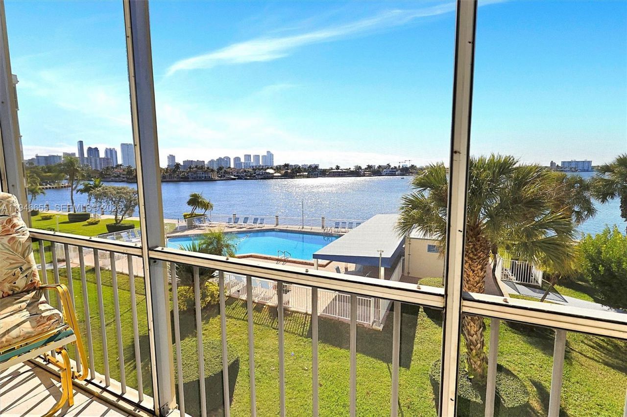 3010 Marcos Dr, Unit R311, Aventura, FL 33160 Photo