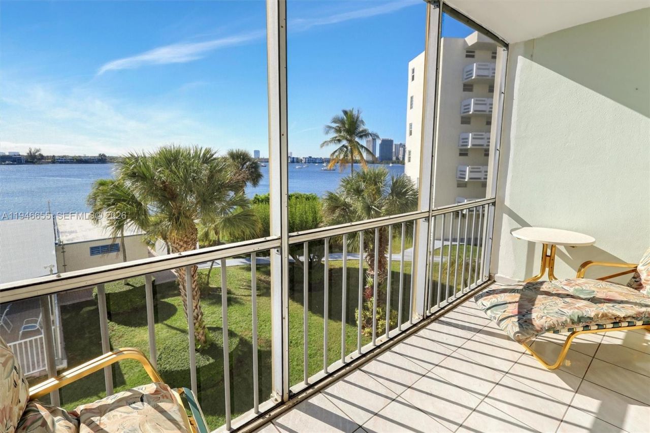 3010 Marcos Dr, Unit R311, Aventura, FL 33160 Photo