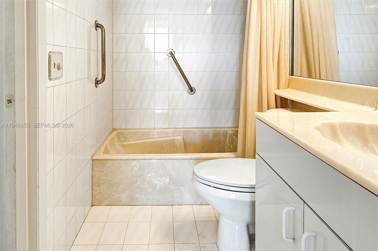 3010 Marcos Dr, Unit R311, Aventura, FL 33160 Photo