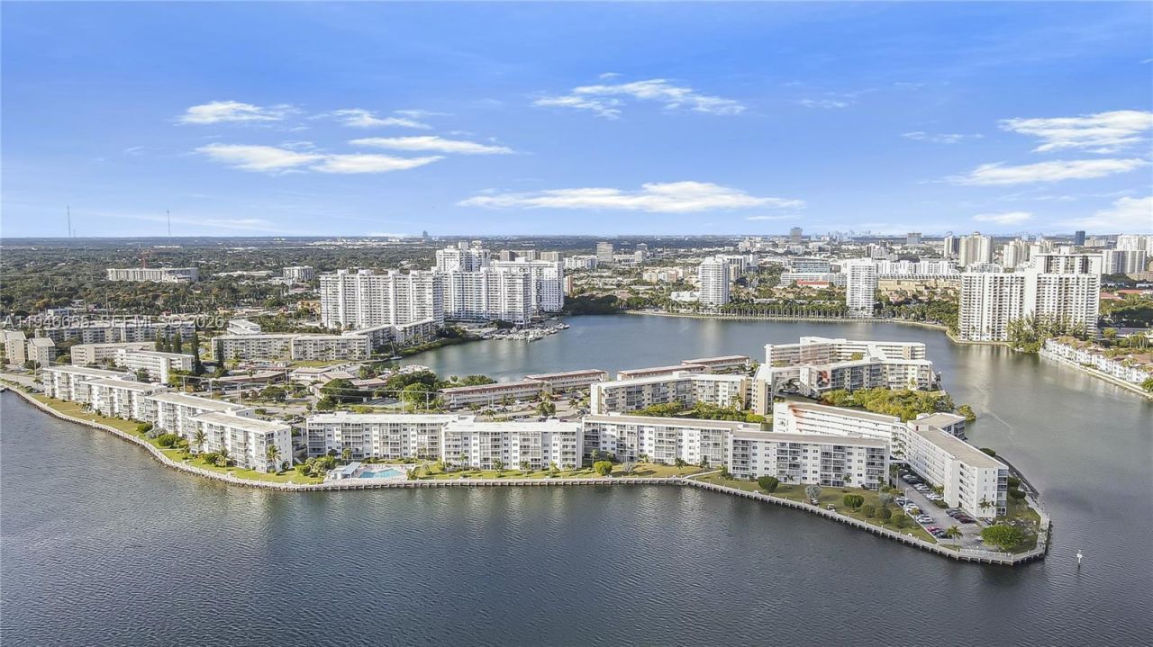 3010 Marcos Dr, Unit R311, Aventura, FL 33160 Photo