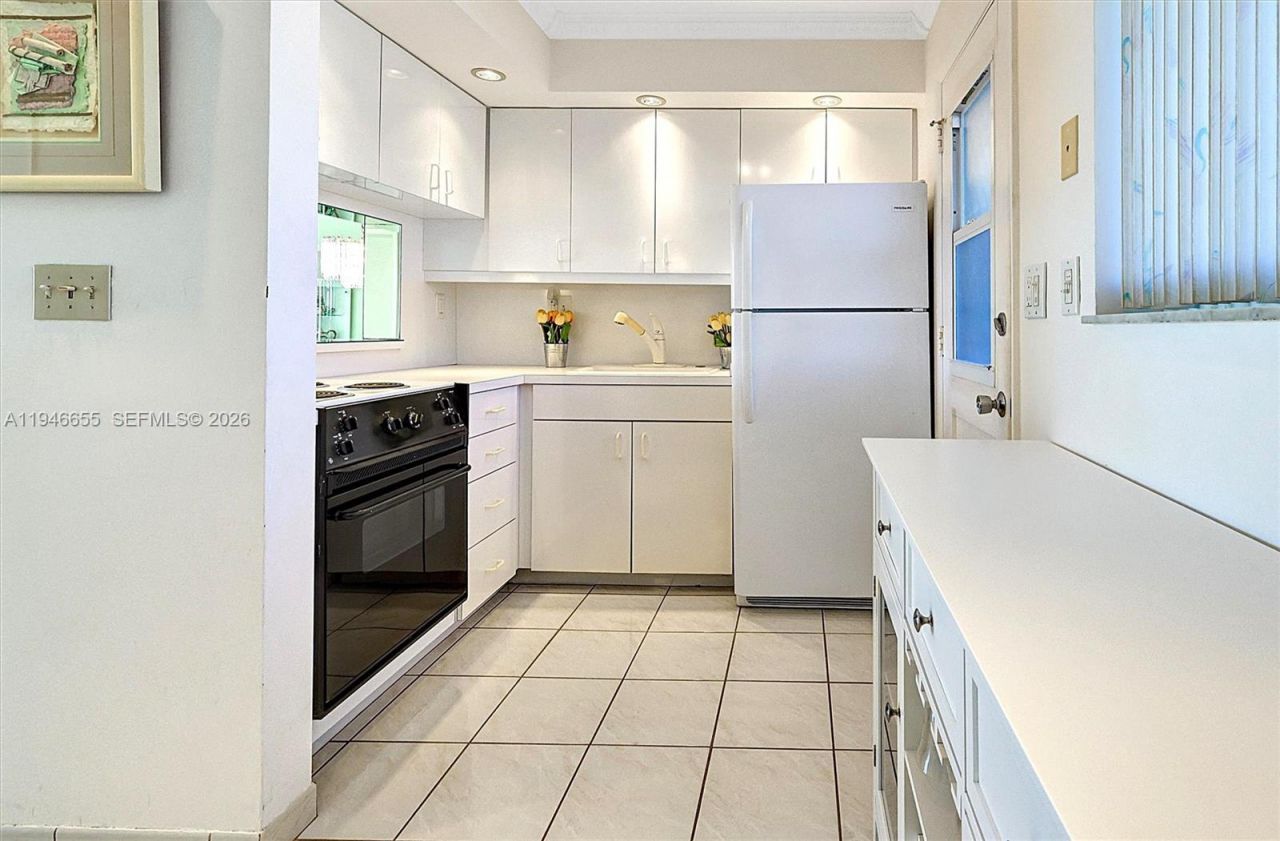 3010 Marcos Dr, Unit R311, Aventura, FL 33160 Photo