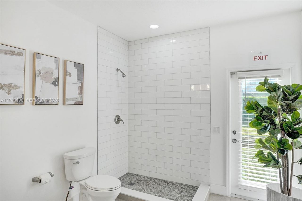 11400 NW 7th St , Plantation, FL 33325 Photo