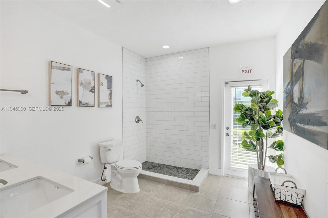 11400 NW 7th St , Plantation, FL 33325 Photo