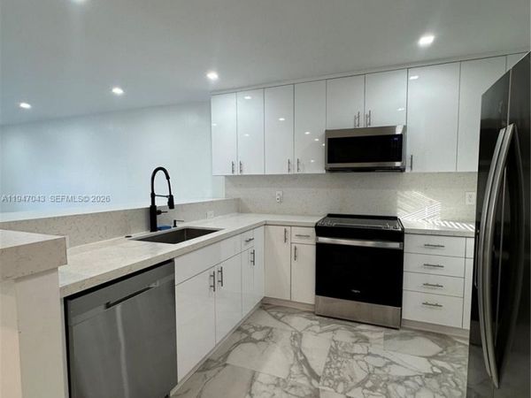 4100 N 58th Ave, Unit 211, Hollywood, FL 33021