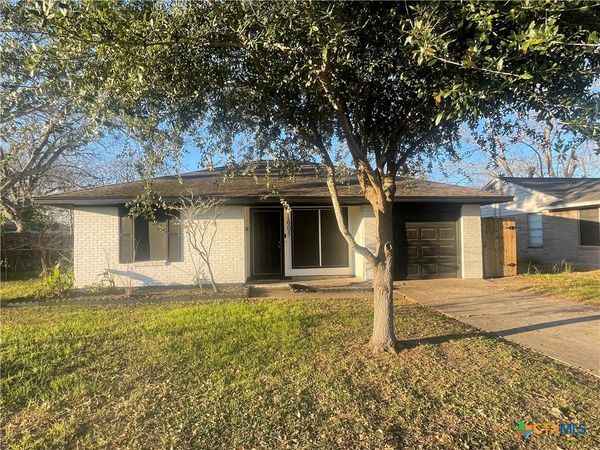 1605 Bexar Avenue, Victoria, TX 77901