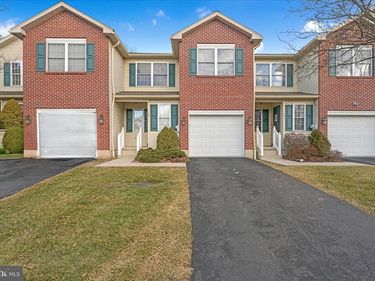 103 LANTERN GREEN WAY, ORWIGSBURG, PA 17961