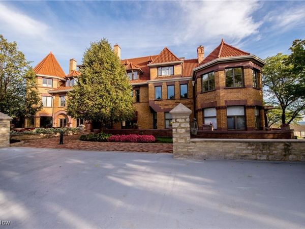 23200 Lake Road, Unit #58, Bay Village, OH 44140