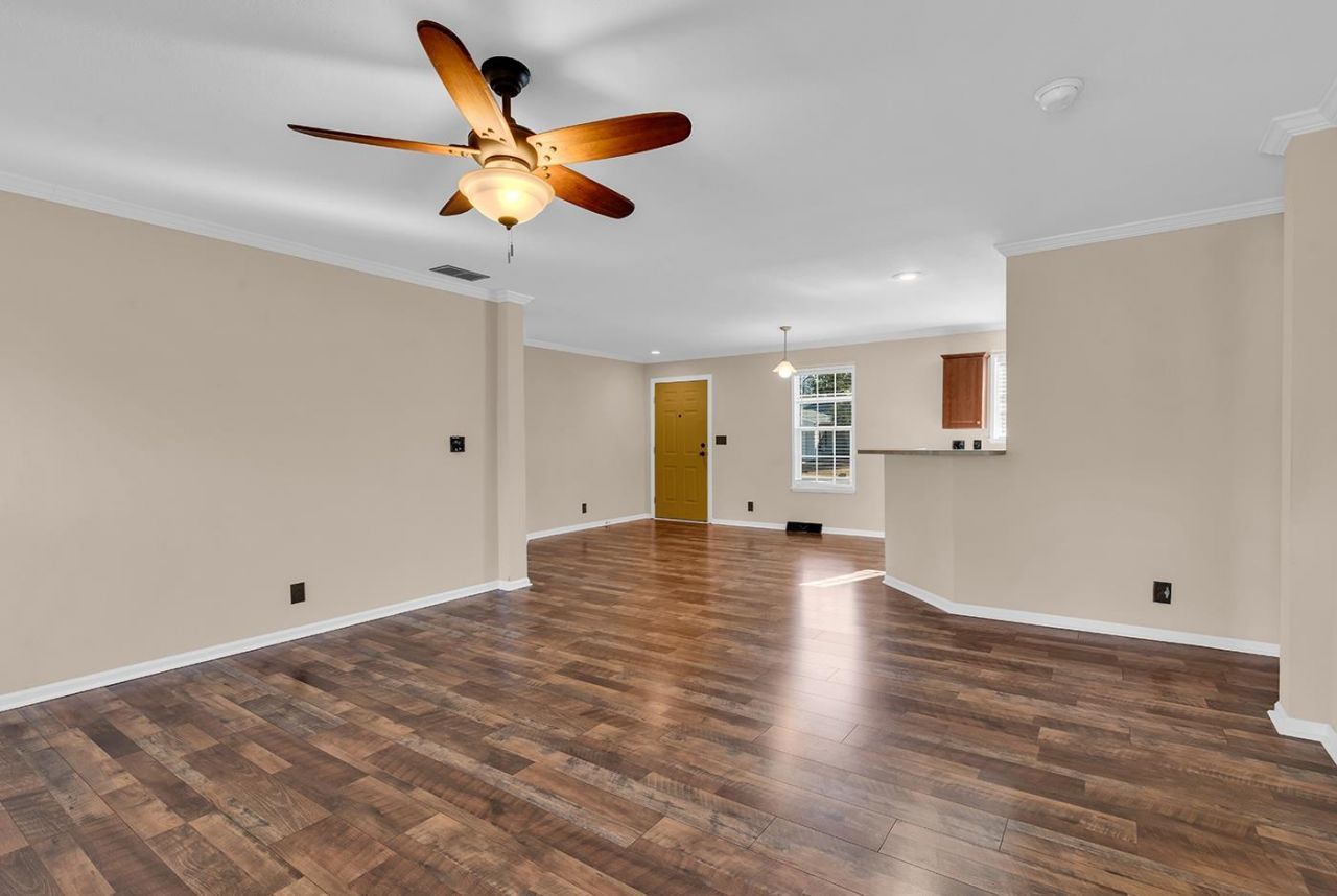 594 Woodholme Dr. Photo 10