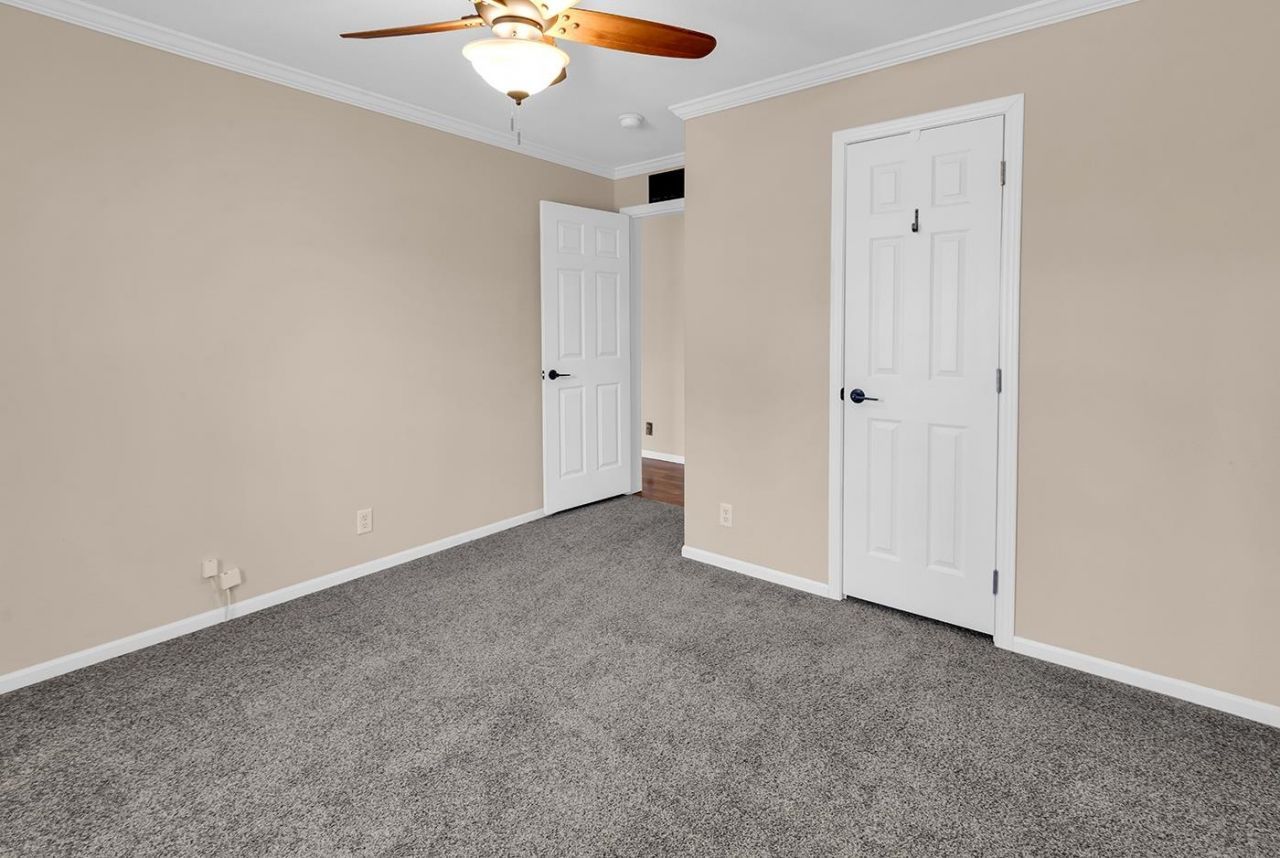 594 Woodholme Dr. Photo 13