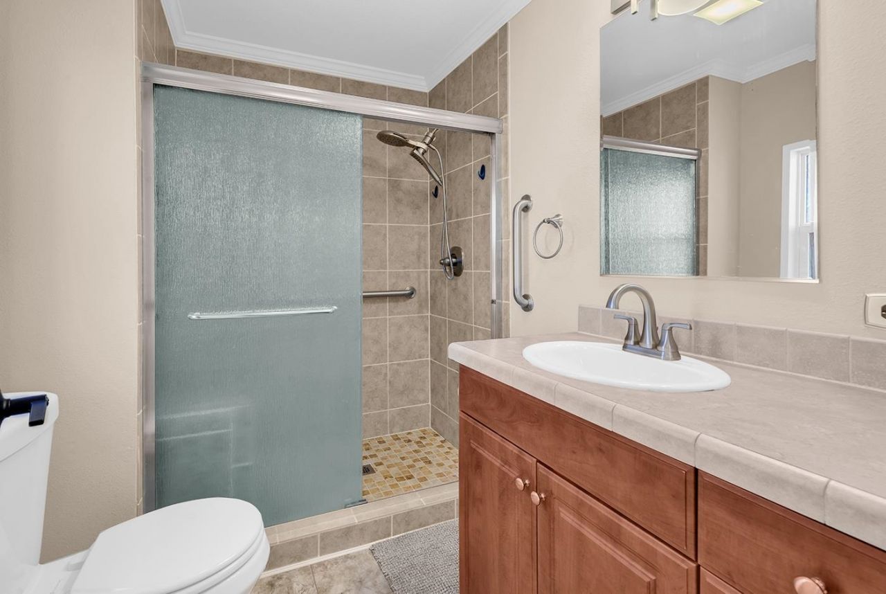 594 Woodholme Dr. Photo 16