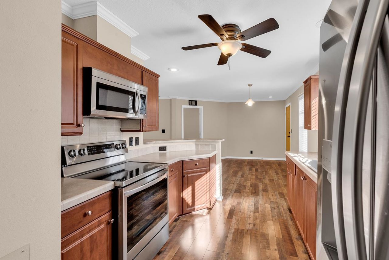 594 Woodholme Dr. Photo 6