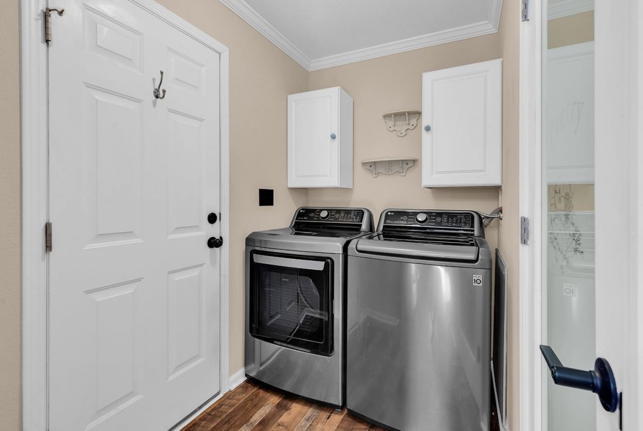 594 Woodholme Dr. Photo 7