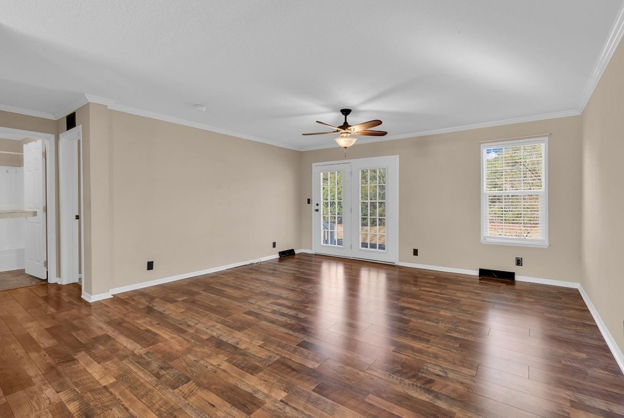 594 Woodholme Dr. Photo 8