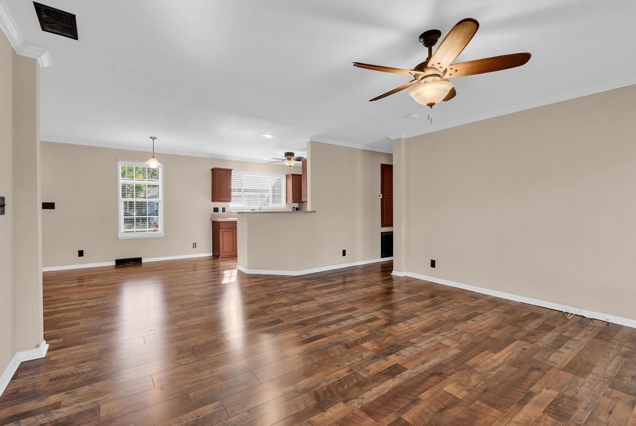 594 Woodholme Dr. Photo 9