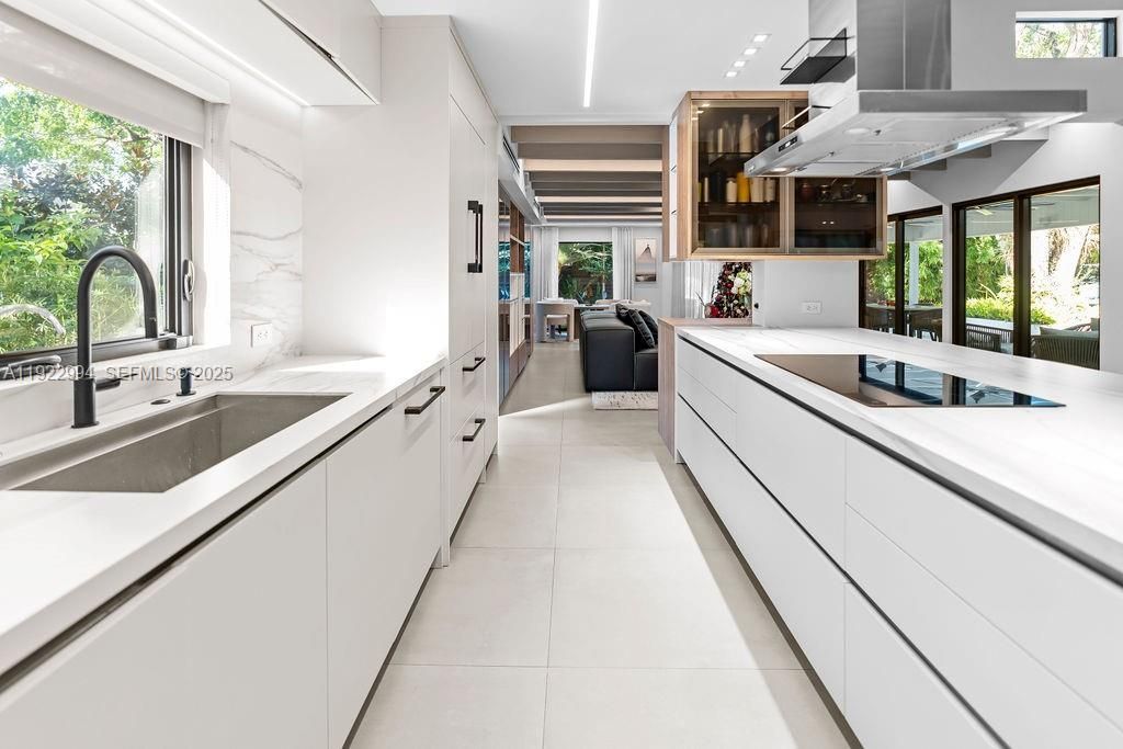 4095 Battersea Rd , Miami, FL 33133 Photo