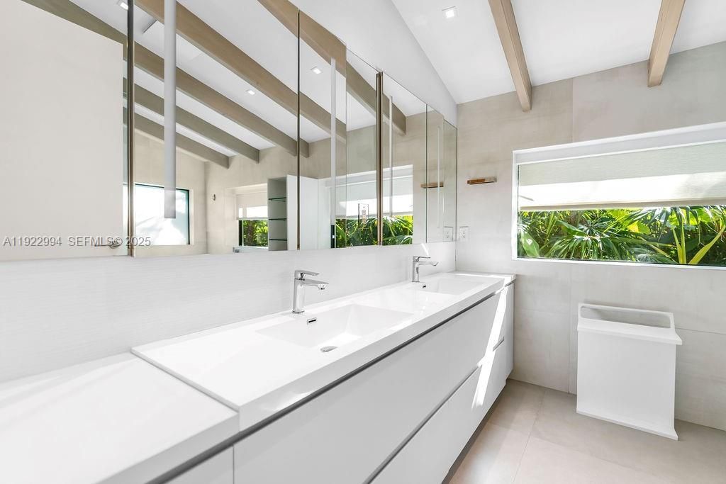 4095 Battersea Rd , Miami, FL 33133 Photo