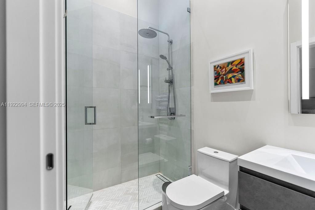 4095 Battersea Rd , Miami, FL 33133 Photo