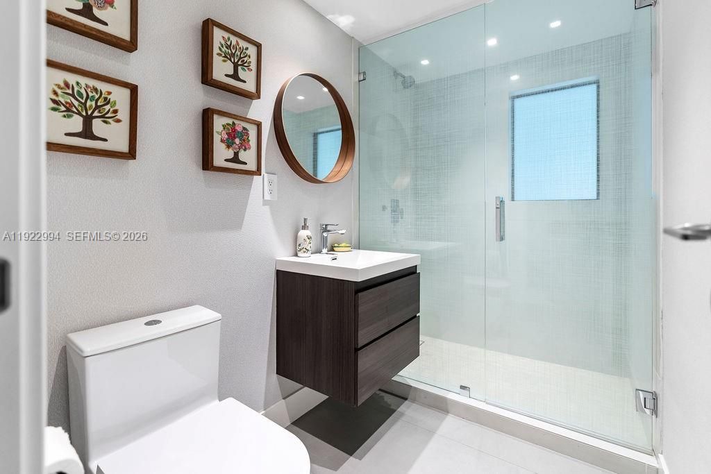 4095 Battersea Rd, Miami, FL 33133 Photo