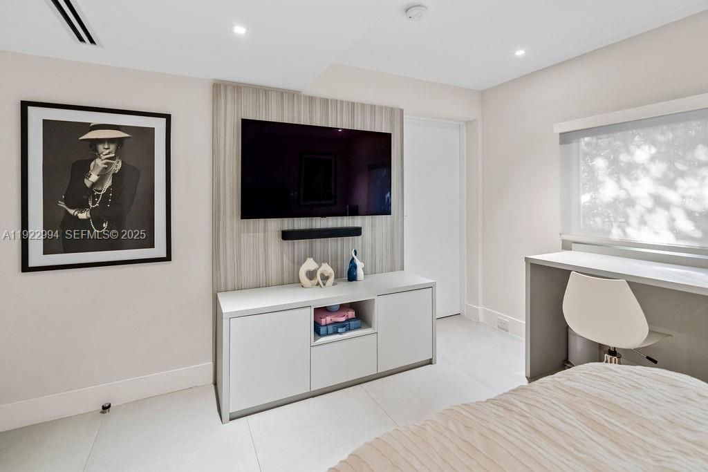 4095 Battersea Rd , Miami, FL 33133 Photo