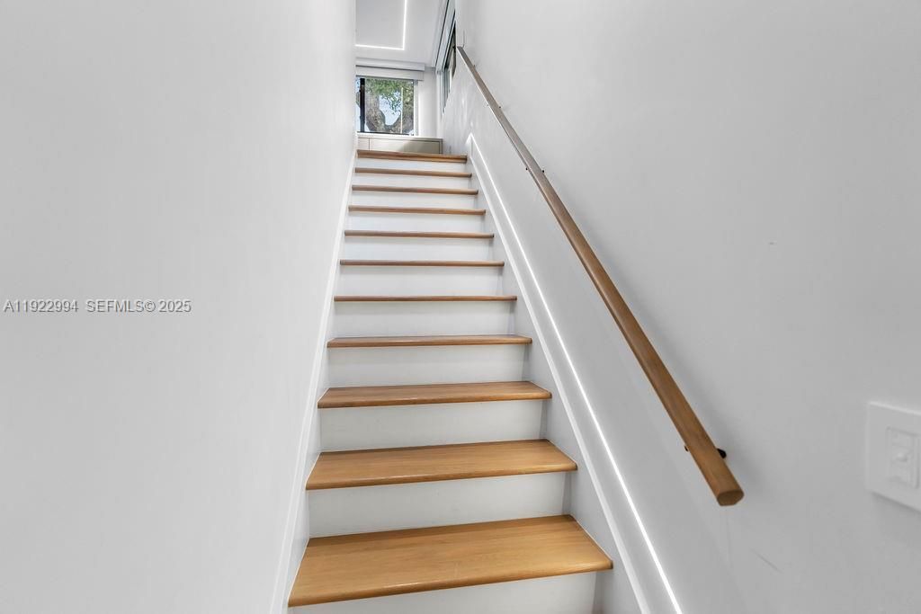 4095 Battersea Rd , Miami, FL 33133 Photo