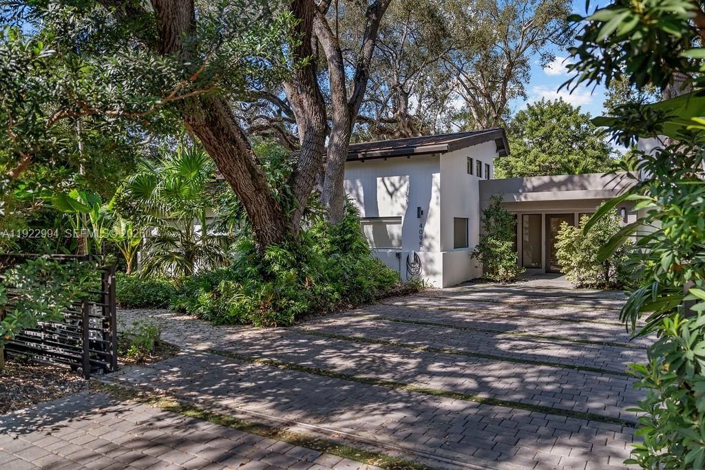 4095 Battersea Rd, Miami, FL 33133 Photo