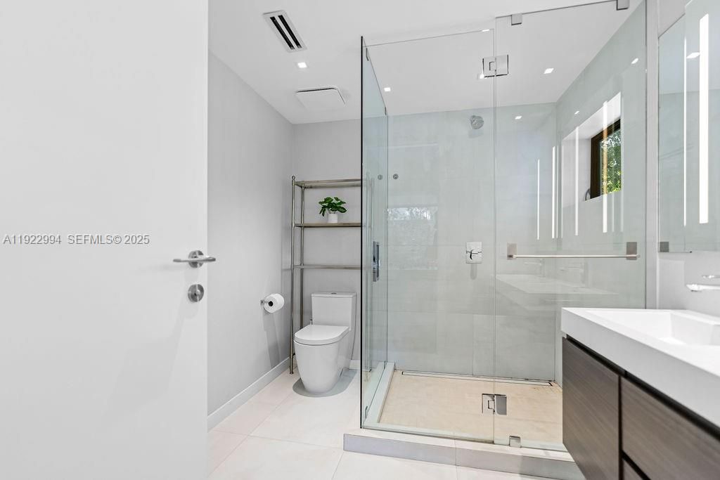 4095 Battersea Rd , Miami, FL 33133 Photo