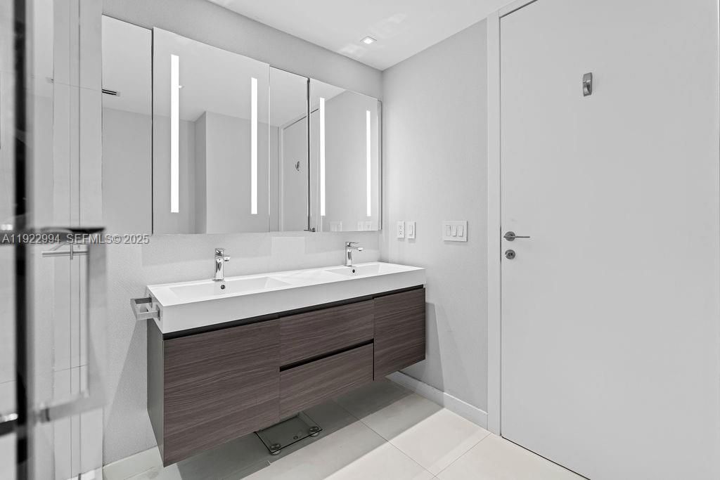 4095 Battersea Rd , Miami, FL 33133 Photo