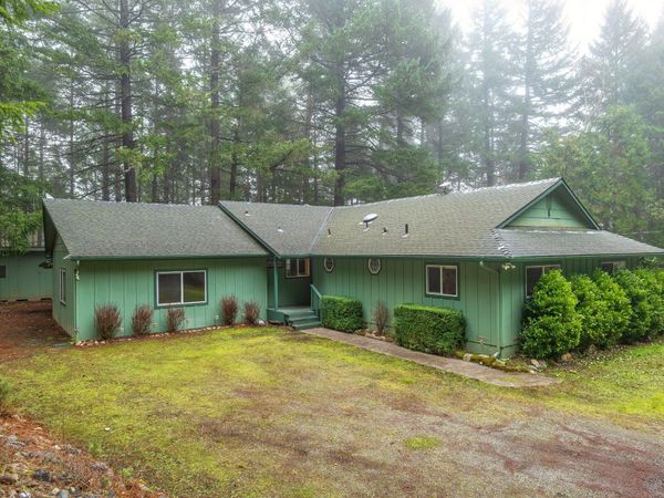 330 Tunnel Creek Road, Grants Pass, OR 97526