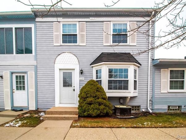 220 Aqueduct Drive, Walled Lake, MI 48390