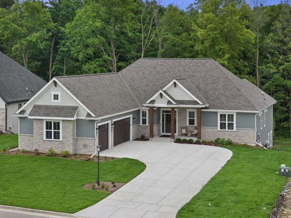 N66W21333 Sagebrush DRIVE, Menomonee Falls, WI 53051