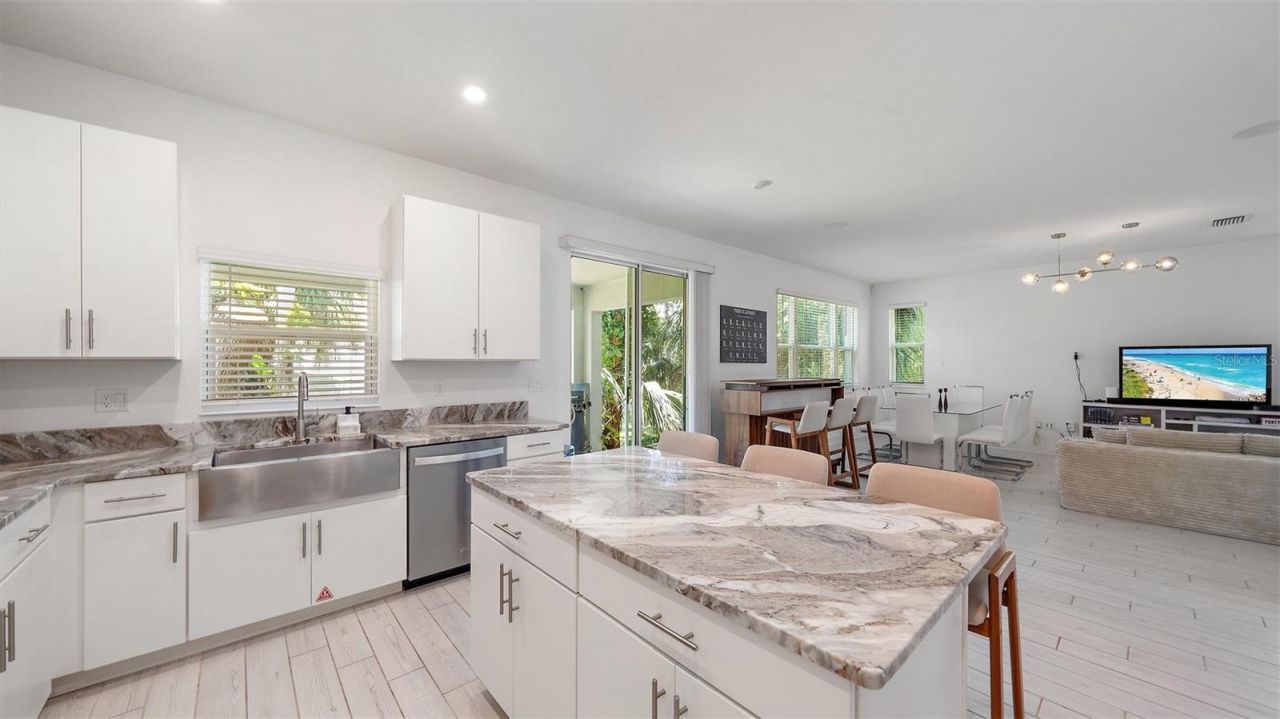 2587 Temple Street, Sarasota, FL 34239 Photo