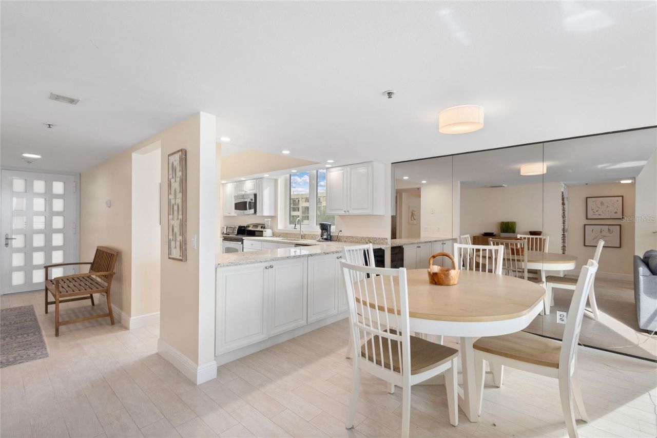 1145 Gulf Of Mexico Drive, Unit 401, Longboat Key, FL 34228 Photo