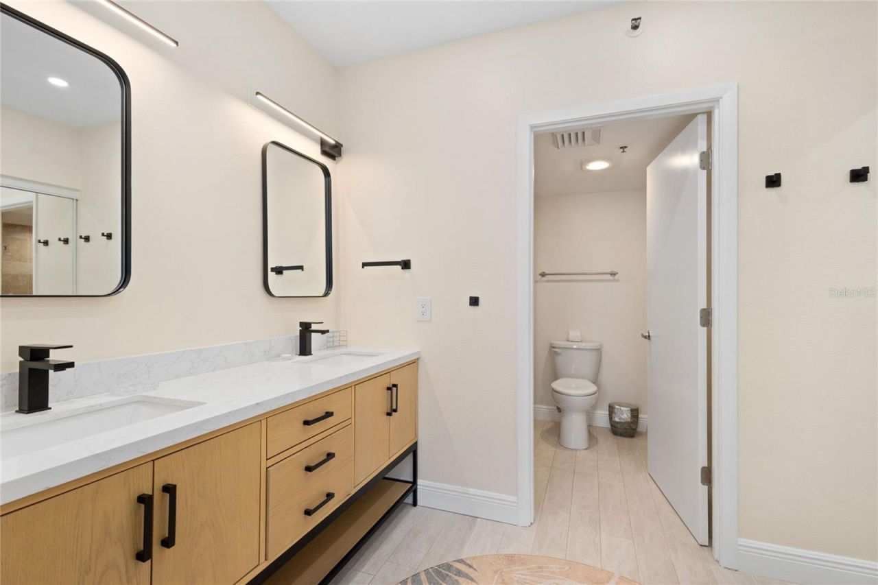 1145 Gulf Of Mexico Drive, Unit 401, Longboat Key, FL 34228 Photo