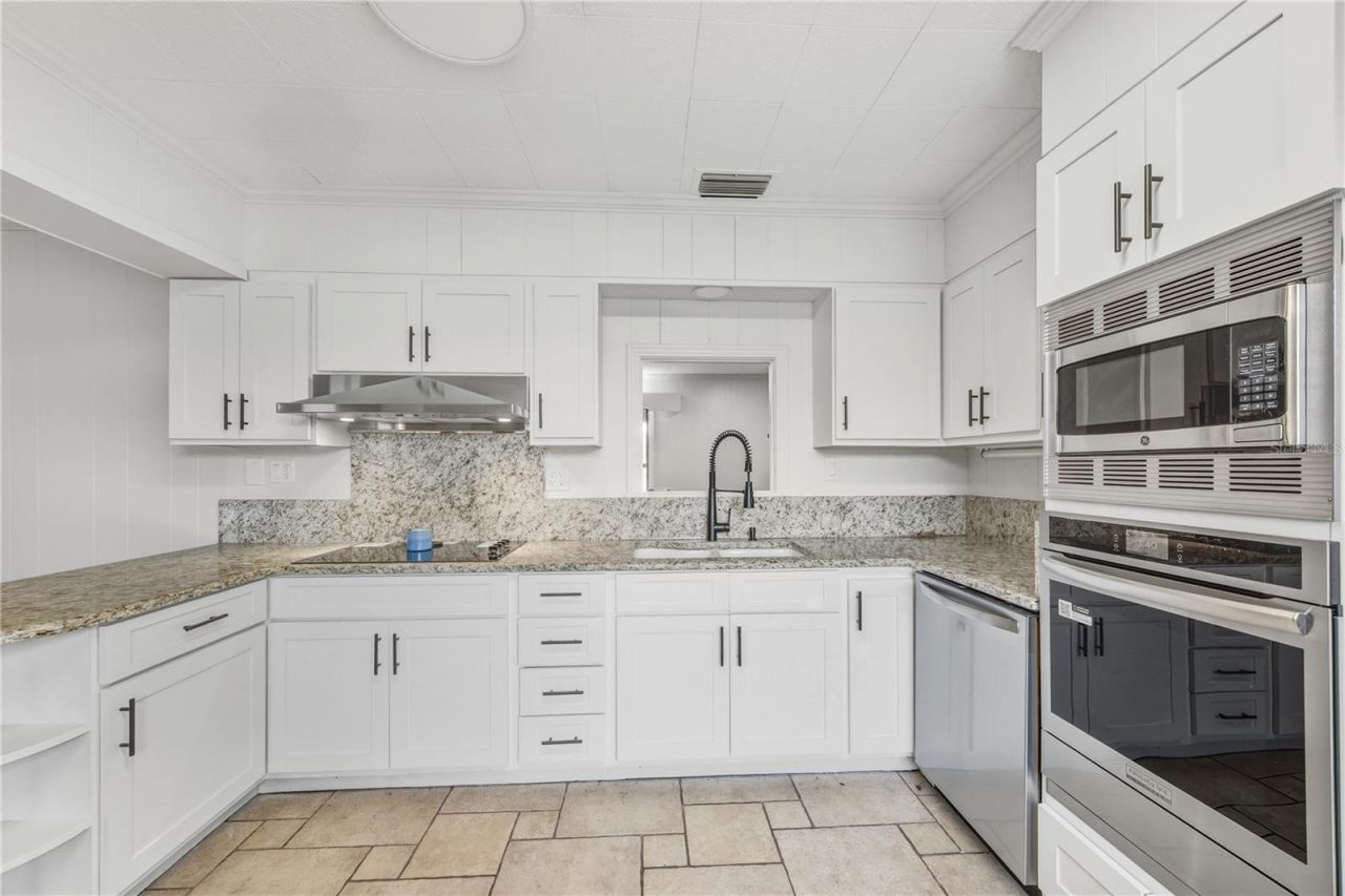 274 W Kings Highway, Center Hill, FL 33514 Photo