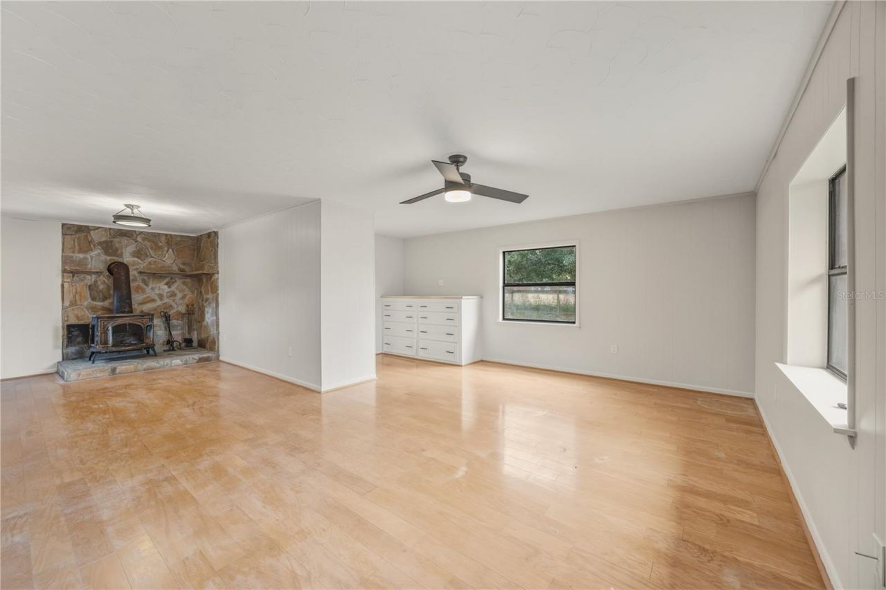 274 W Kings Highway, Center Hill, FL 33514 Photo