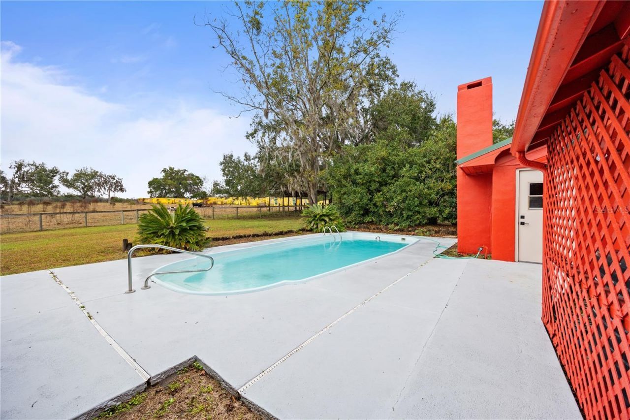 274 W Kings Highway, Center Hill, FL 33514 Photo