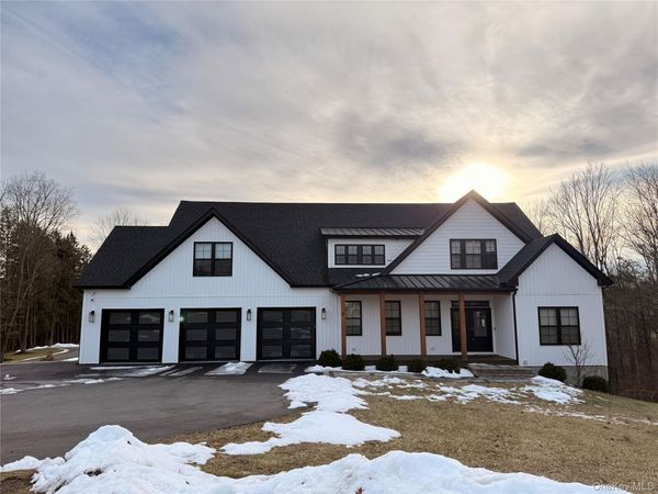 6 Conifer Court, Poughkeepsie, NY 12603