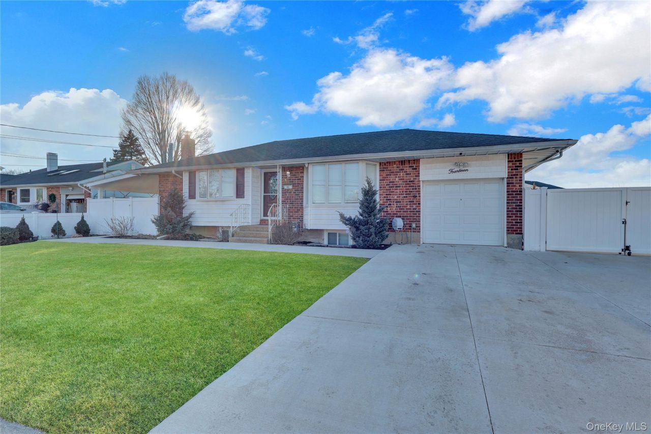 14 Lisa Drive, Deer Park, NY 11729 Main Photo