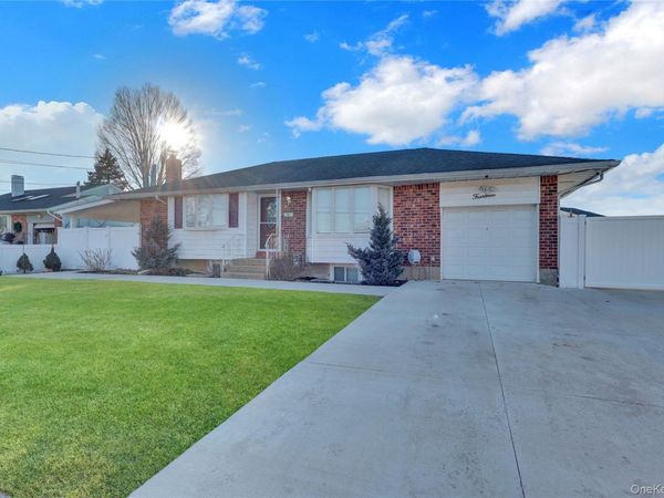 14 Lisa Drive, Deer Park, NY 11729