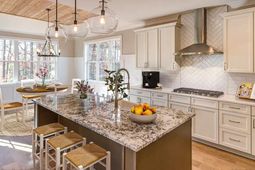 827 Simmons Avenue photo 4