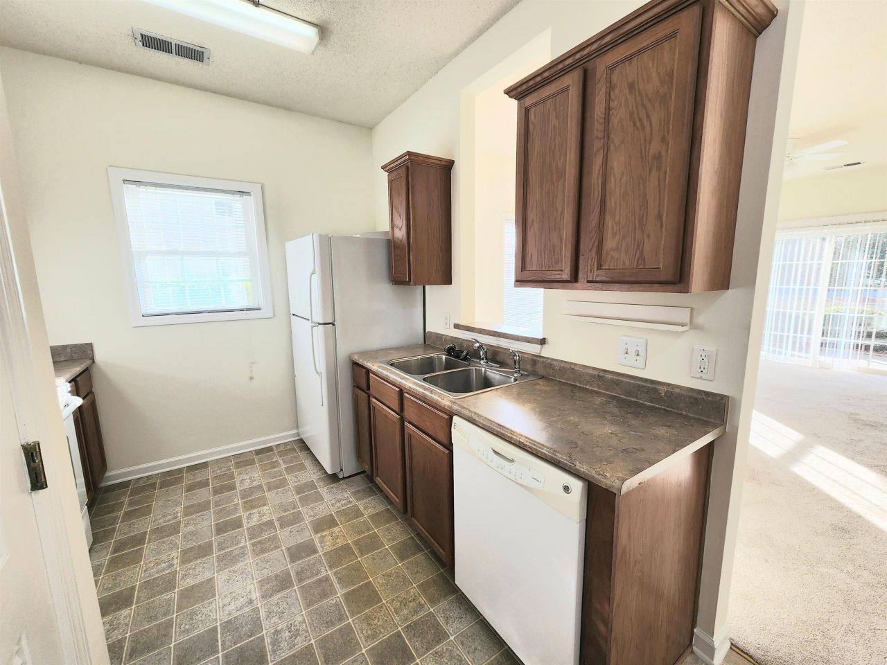 2080 Cross Gate Blvd. Photo 13