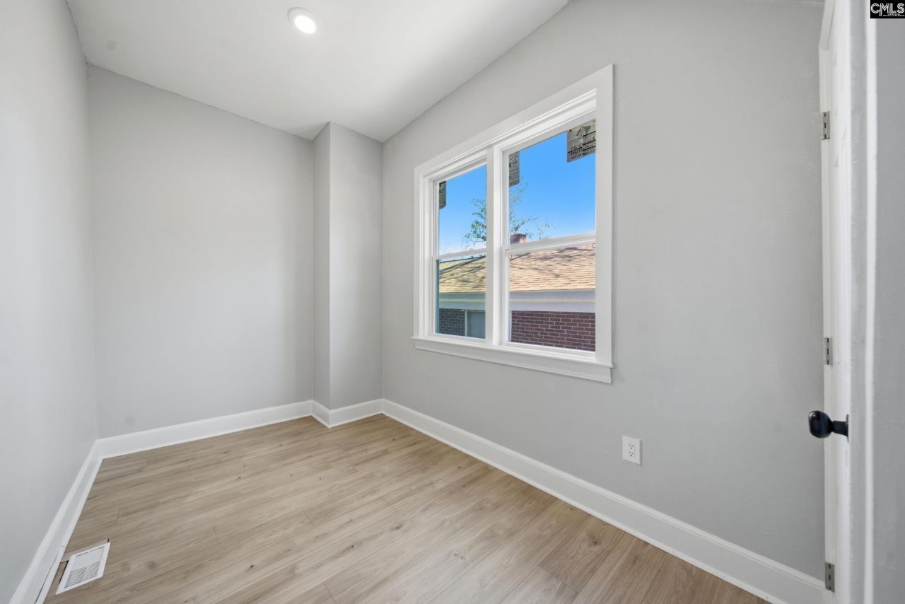 2411 Laurel Street  Photo 12