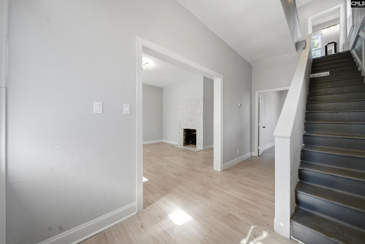 2411 Laurel Street  Photo 4