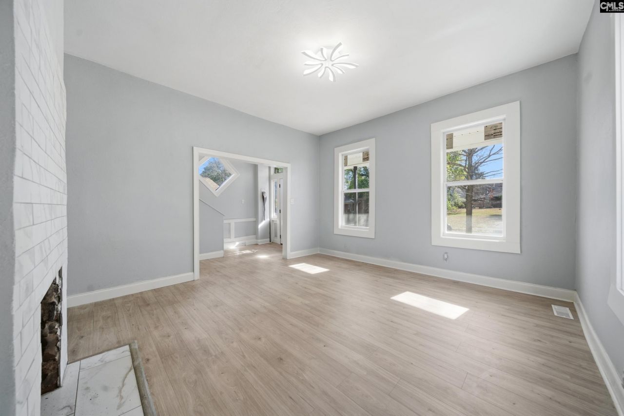 2411 Laurel Street  Photo 6