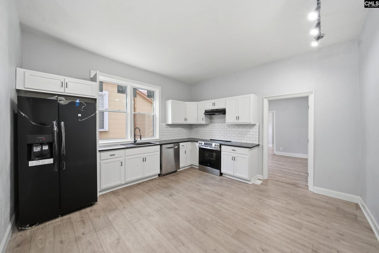 2411 Laurel Street  Photo 8